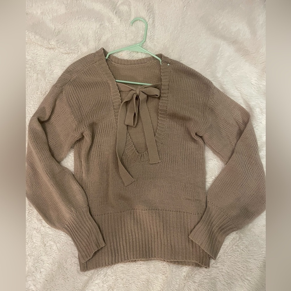 adorable, backless sweater with Tie